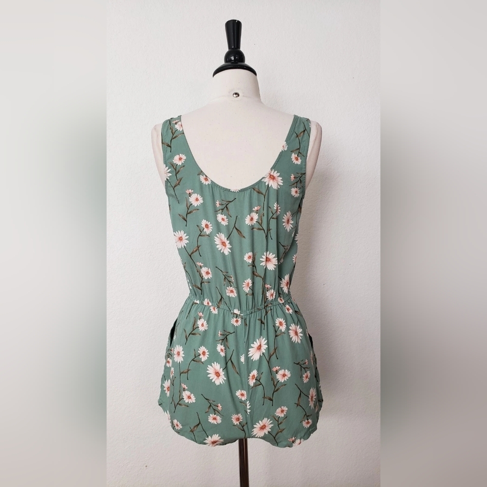 Green Floral Sleeveless Romper with Daisies - Picture 3 of 4
